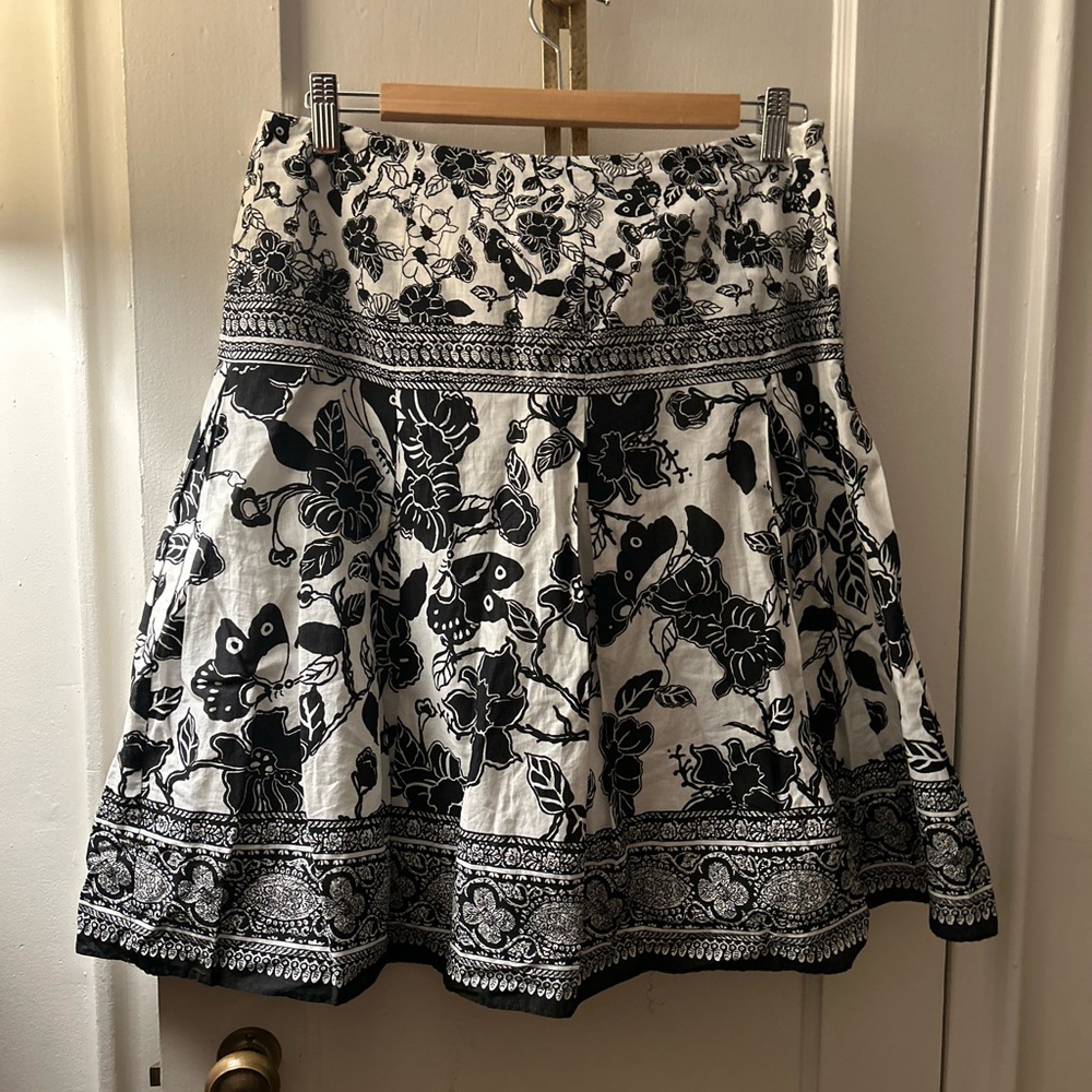 Absolutely gorgeous women’s skirt